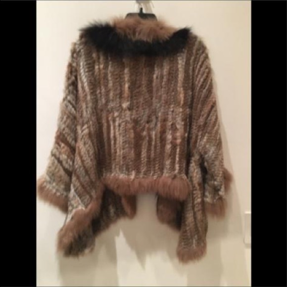 Elizabeth and James knit Rabbit - Picture 3 of 3